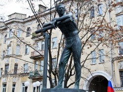 Во Владимире установили памятник лучшему гимнасту ХХ века