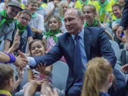 Владимир Путин подписал указ об объявлении 2018-2027 годов в России Десятилетием детства